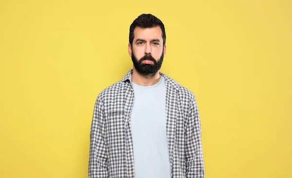 Homem Bonito Com Barba Com Expressão Triste Deprimida — Fotografia de Stock