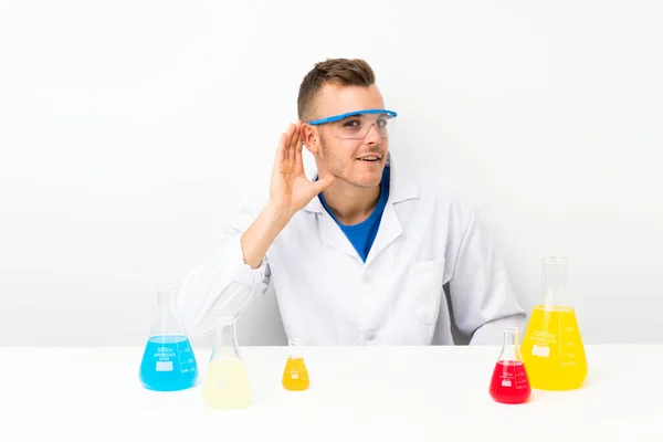 Junge Wissenschaftlerin Mit Vielen Laborflaschen — Stockfoto