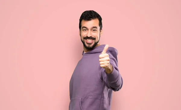 Hombre Guapo Con Sudadera Con Pulgares Arriba Porque Algo Bueno — Foto de Stock