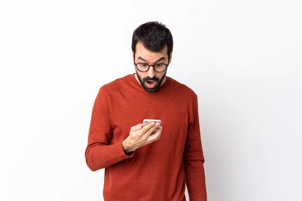 Caucásico Guapo Hombre Con Barba Sobre Aislado Blanco Fondo Sorprendido — Foto de Stock