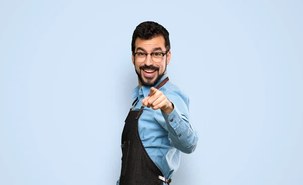 Man Apron Points Finger You Confident Expression Isolated Blue Background — Stock Photo, Image