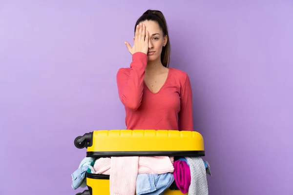 Traveler Woman Suitcase Full Clothes Isolated Purple Background Covering Eye — Stock Photo, Image