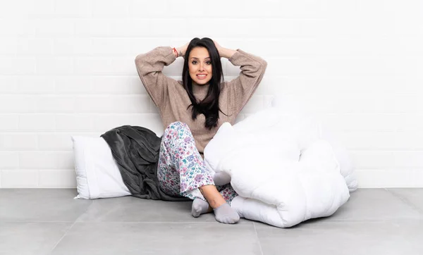 Young Colombian Girl Pajamas Indoors Frustrated Takes Hands Head — Stock Photo, Image