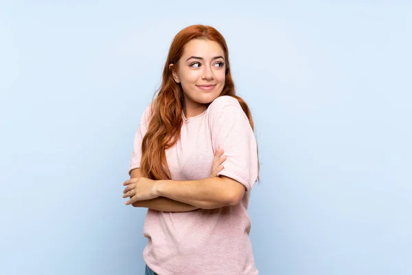 Teenager Redhead Girl Isolated Blue Background Making Doubts Gesture While — 스톡 사진