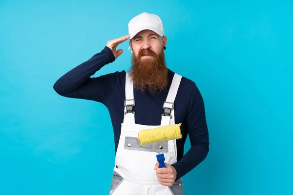 Homem Pintor Com Barba Longa Sobre Fundo Azul Isolado Infeliz — Fotografia de Stock