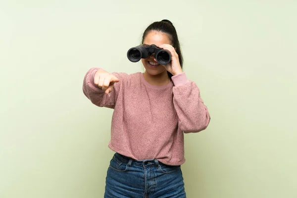 Joven Adolescente Asiática Chica Sobre Aislado Verde Fondo Con Negro — Foto de Stock