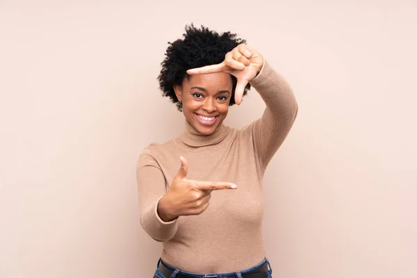 African American Woman Isolated Background Focusing Face Framing Symbol — 스톡 사진