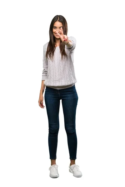 Full Length Shot Young Hispanic Brunette Woman Smiling Showing Victory — Stok fotoğraf