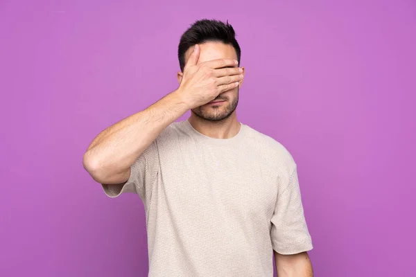 Young Handsome Man Isolated Purple Background Covering Eyes Hands Want — ストック写真