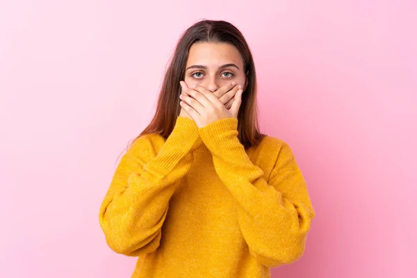 Chica Adolescente Con Suéter Amarillo Sobre Fondo Rosa Aislado Que —  Fotos de Stock