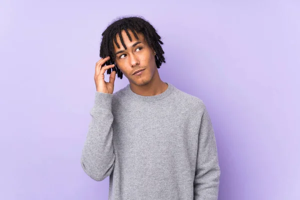 Young African American Man Isolated Purple Background Thinking Idea — Stock Photo, Image