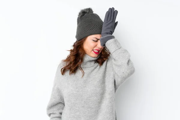 Giovane Donna Russa Con Cappello Invernale Sfondo Bianco Isolato Avendo — Foto Stock