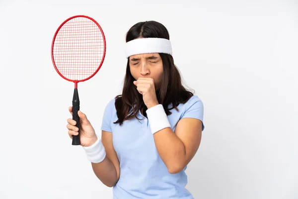 Zole Edilmiş Beyaz Arka Planda Yaşayan Genç Badminton Oyuncusu Kadın — Stok fotoğraf