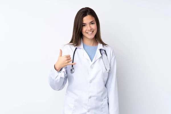 Adolescente Menina Sobre Isolado Fundo Branco Vestindo Vestido Médico Fazendo — Fotografia de Stock