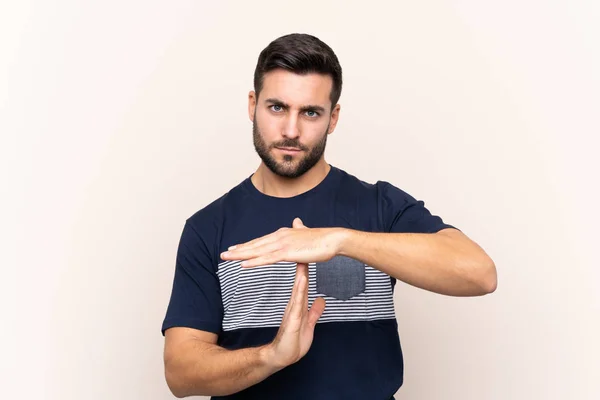 Joven Hombre Guapo Con Barba Sobre Fondo Aislado Haciendo Gesto — Foto de Stock