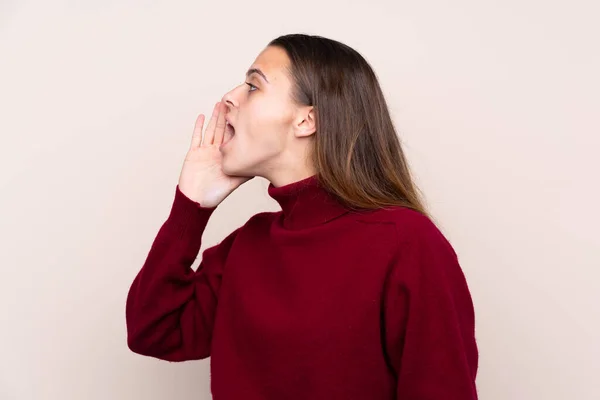 Teenager Mädchen Über Isoliertem Hintergrund Schreit Mit Weit Geöffnetem Mund — Stockfoto