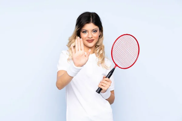 Teenager Dívka Hrát Badminton Izolované Modrém Pozadí Dělat Stop Gesto — Stock fotografie