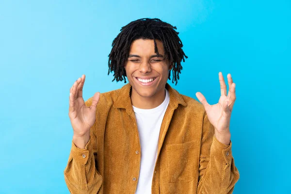 Jovem Afro Americano Com Casaco Veludo Sobre Fundo Azul Isolado — Fotografia de Stock