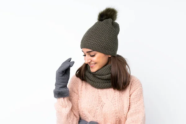 Giovane Ragazza Con Cappello Invernale Sfondo Bianco Isolato Ridere — Foto Stock