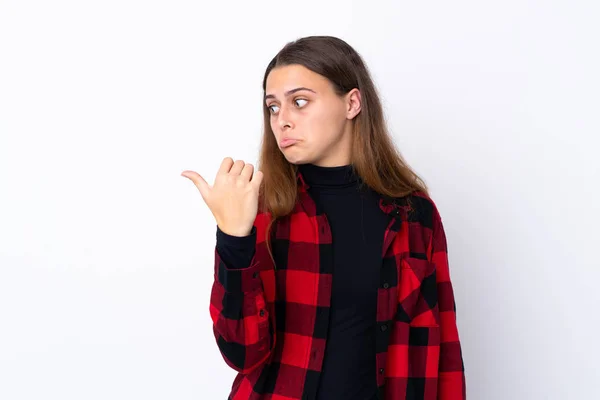 Adolescente Menina Sobre Isolado Fundo Branco Infeliz Apontando Para Lado — Fotografia de Stock