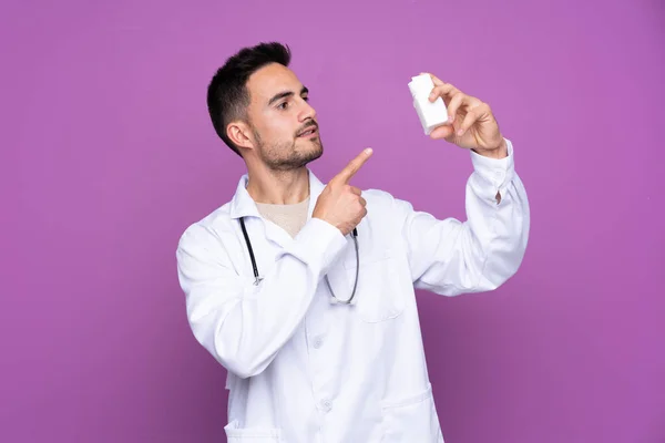 Young Man Wearing Doctor Gown Holding Pills — 스톡 사진