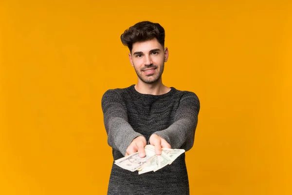 Jongeman Geïsoleerde Achtergrond Neemt Veel Geld — Stockfoto