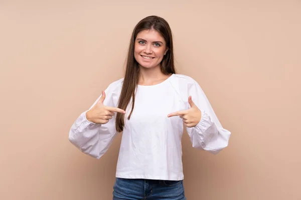 Jong Meisje Geïsoleerde Achtergrond Trots Zelfvoldaan — Stockfoto