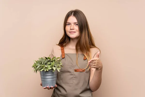 Oekraïense Tiener Tuinier Meisje Met Een Plant Handdrukken Goede Deal — Stockfoto