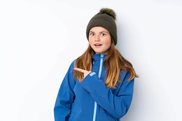 Adolescente Ucraniana Con Sombrero Invierno Sobre Fondo Blanco Aislado Señalando —  Fotos de Stock