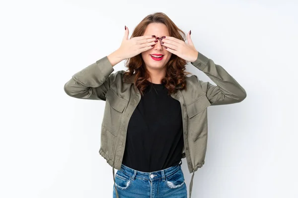 Jeune Femme Russe Sur Fond Blanc Isolé Couvrant Les Yeux — Photo