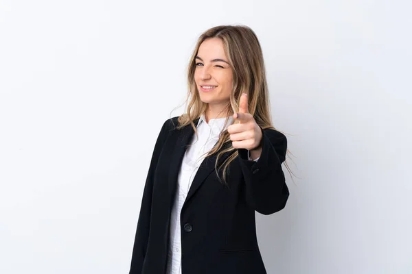 Junge Geschäftsfrau Über Isoliertem Weißen Hintergrund Zeigt Mit Dem Finger — Stockfoto
