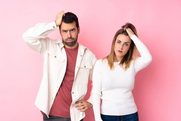 Casal Dia Dos Namorados Sobre Fundo Rosa Isolado Com Uma — Fotografia de Stock