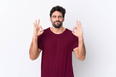 Sakallı, genç, yakışıklı, soyutlanmış, beyaz bir geçmişi var.