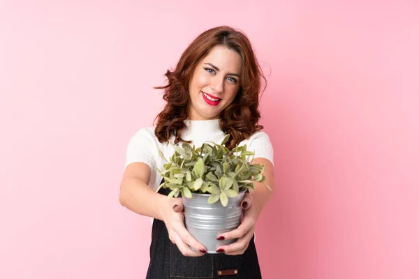 Young Russian Woman Isolated Pink Background Taking Flowerpot — ストック写真