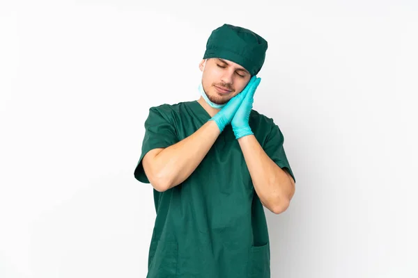 Cirurgião Uniforme Verde Isolado Sobre Fundo Branco Isolado Fazendo Gesto — Fotografia de Stock