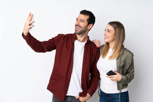 Coppia San Valentino Sfondo Isolato Fare Selfie Con Cellulare — Foto Stock