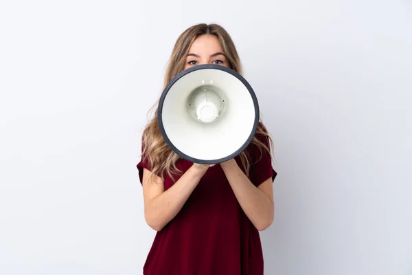 Jonge Vrouw Geïsoleerde Witte Achtergrond Schreeuwen Door Een Megafoon — Stockfoto