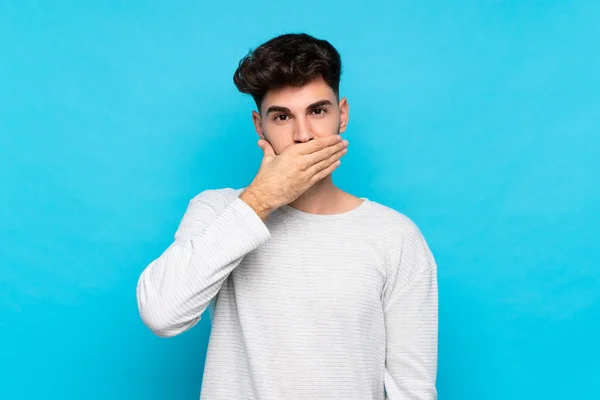 Young Man Isolated Blue Background Covering Mouth Hands — Stock Photo, Image