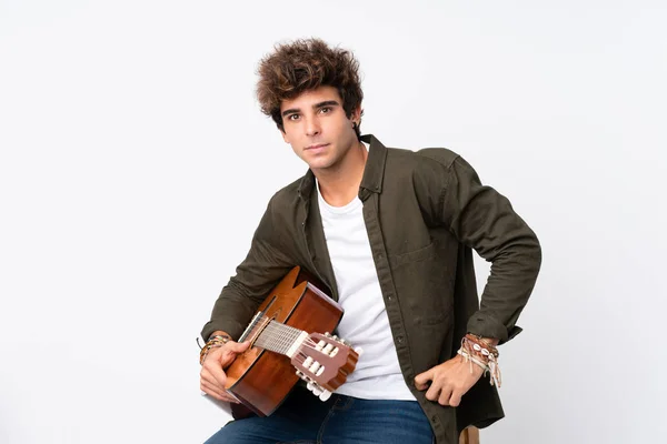 Junger Kaukasischer Mann Mit Gitarre Vor Isoliertem Weißem Hintergrund Die — Stockfoto