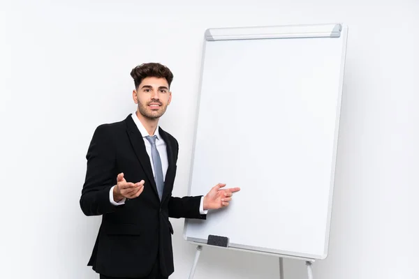 Jonge Zakenman Geeft Een Presentatie White Board Met Een Presentatie — Stockfoto