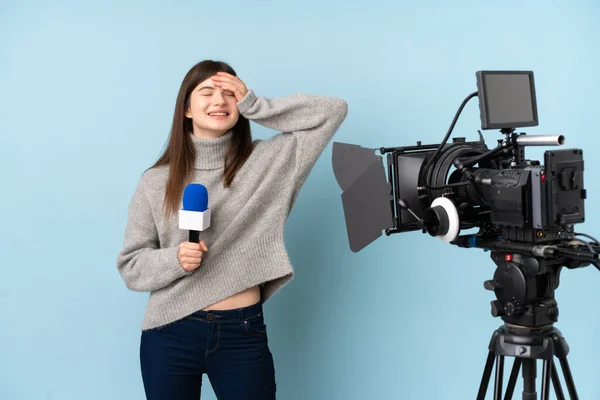 Young Reporter Woman Holding Microphone Reporting News Laughing — Stock Photo, Image