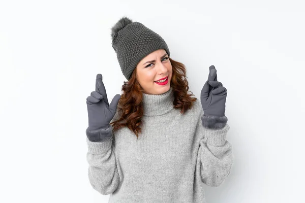 Junge Russin Mit Wintermütze Über Isoliertem Weißem Hintergrund Mit Daumendrücken — Stockfoto