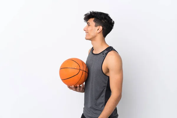 Basketbal Hráč Muž Přes Izolované Bílé Pozadí Při Pohledu Straně — Stock fotografie