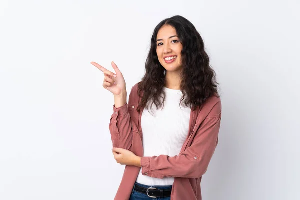 Espanhol Chinês Mulher Mais Isolado Branco Fundo Apontando Dedo Para — Fotografia de Stock