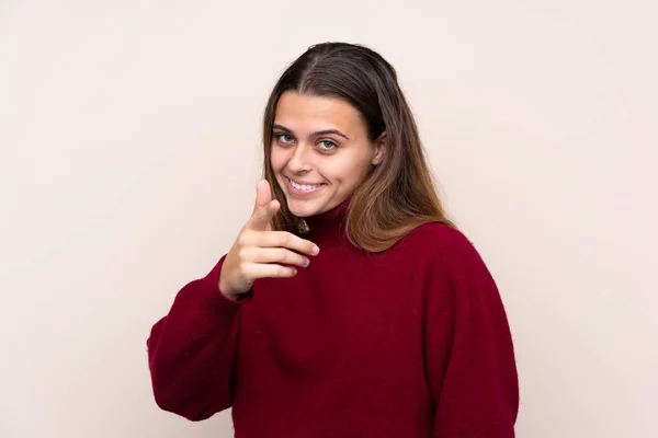 Teenager Dívka Přes Izolované Pozadí Ukazuje Prstem Vás — Stock fotografie