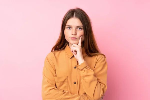 Ucraniano Adolescente Chica Sobre Aislado Rosa Fondo Buscando Frente —  Fotos de Stock