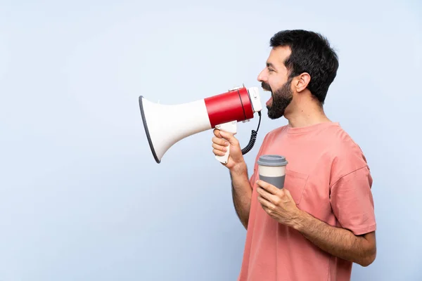 Jonge Man Met Baard Houdt Een Take Away Koffie Geïsoleerde — Stockfoto