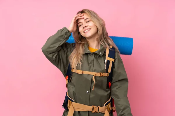 Adolescente Russo Montanhista Menina Com Uma Grande Mochila Isolada Fundo — Fotografia de Stock