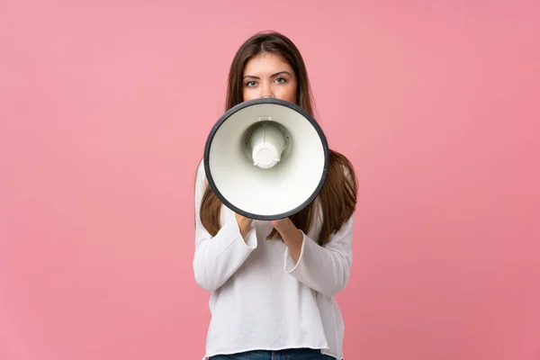 Young Woman Isolated Pink Background Shouting Megaphone — Stock Photo, Image