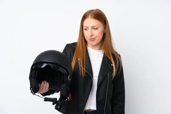 Junge Rothaarige Frau Mit Motorradhelm Vor Isoliertem Weißen Hintergrund Mit — Stockfoto